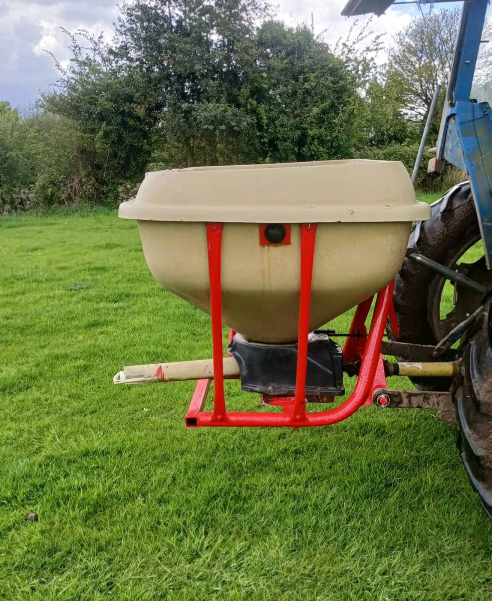 Abbey fertiliser spreader - Image 3