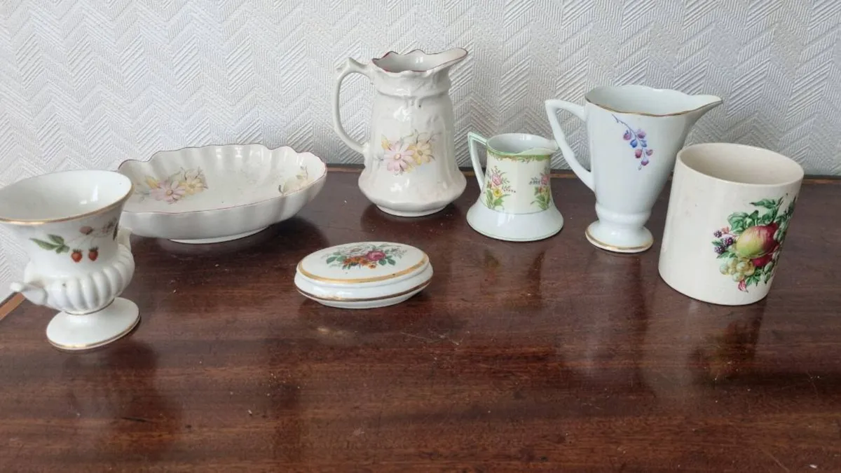 Vintage pottery collection - Image 1