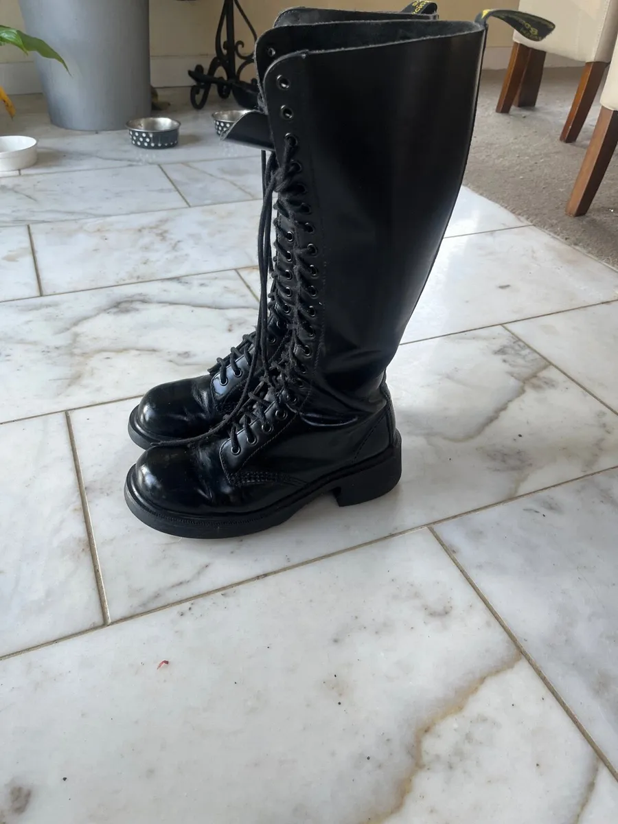 Dr Martens size 39 - Image 1