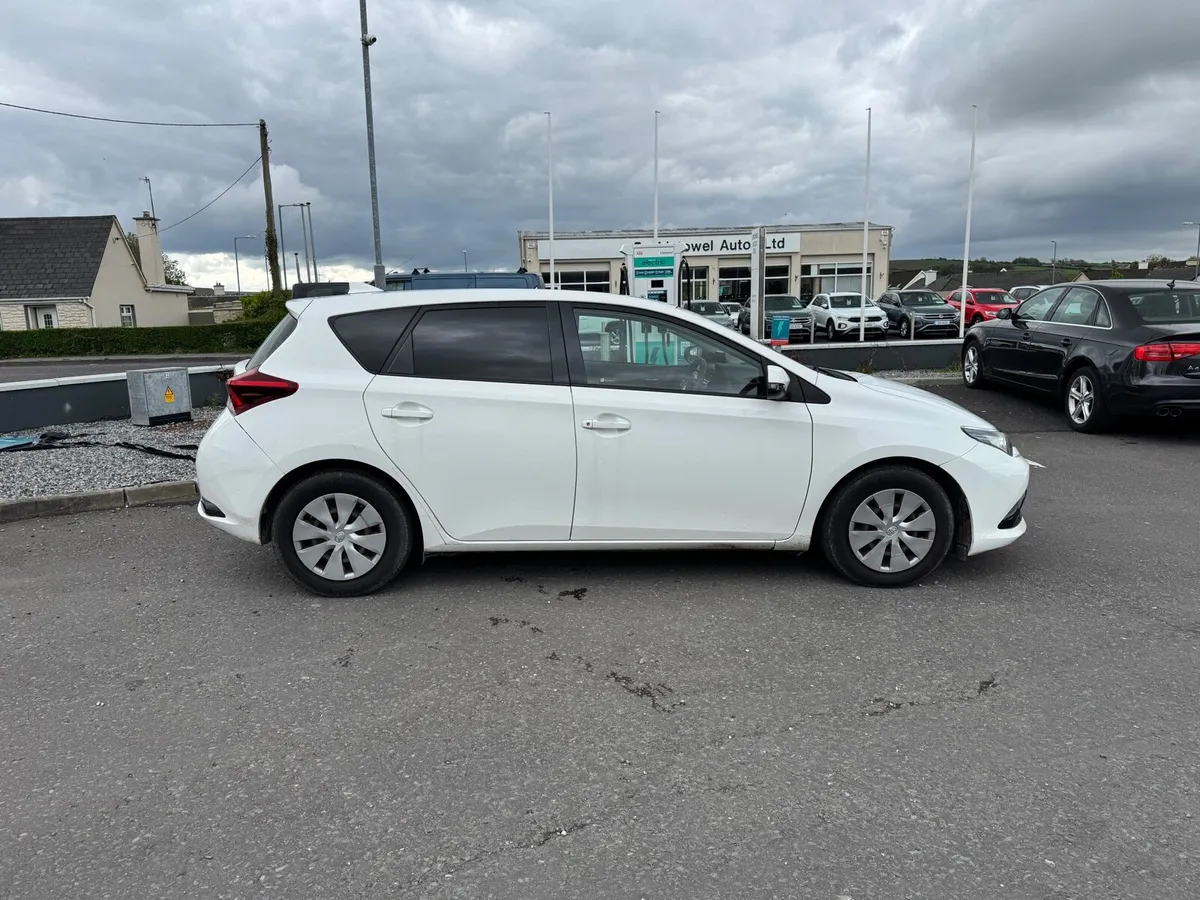 Toyota Auris 2018 - Image 1