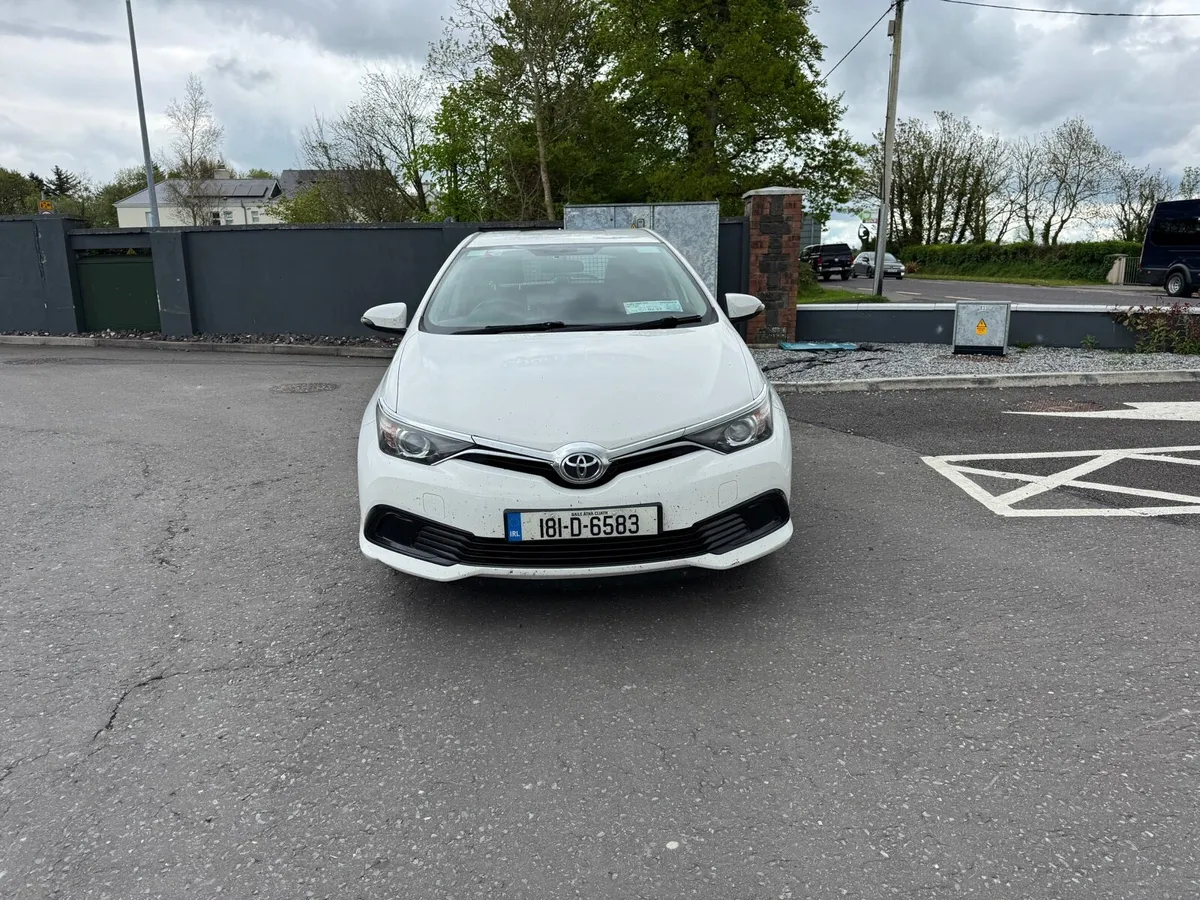 Toyota Auris 2018 - Image 2
