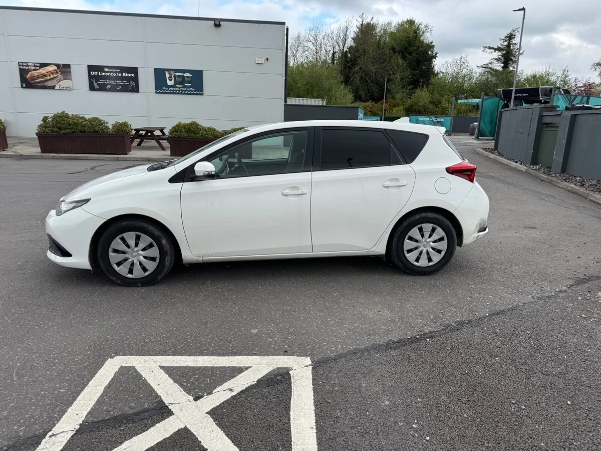 Toyota Auris 2018 - Image 3