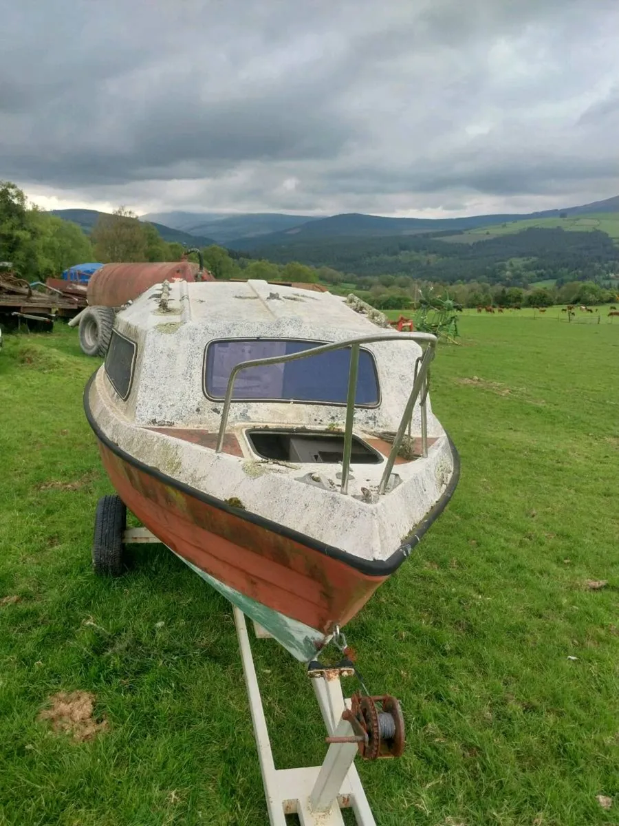 Boat and Trailer - Image 2