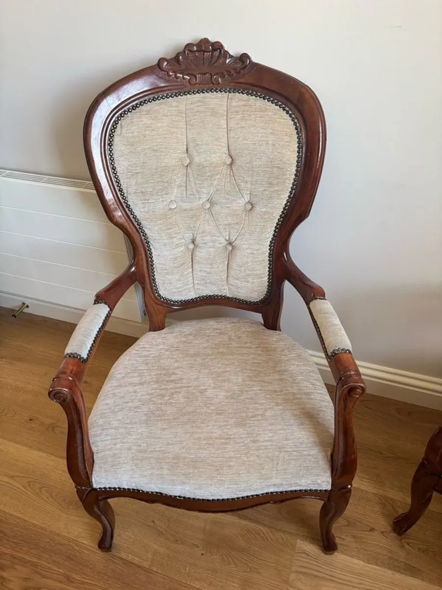 Vintage Style Round table & 2 chairs - Image 2
