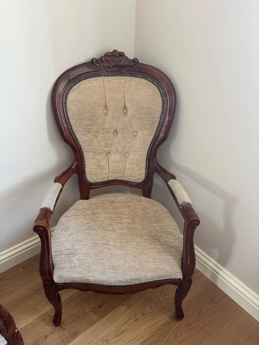 Vintage Style Round table & 2 chairs - Image 3