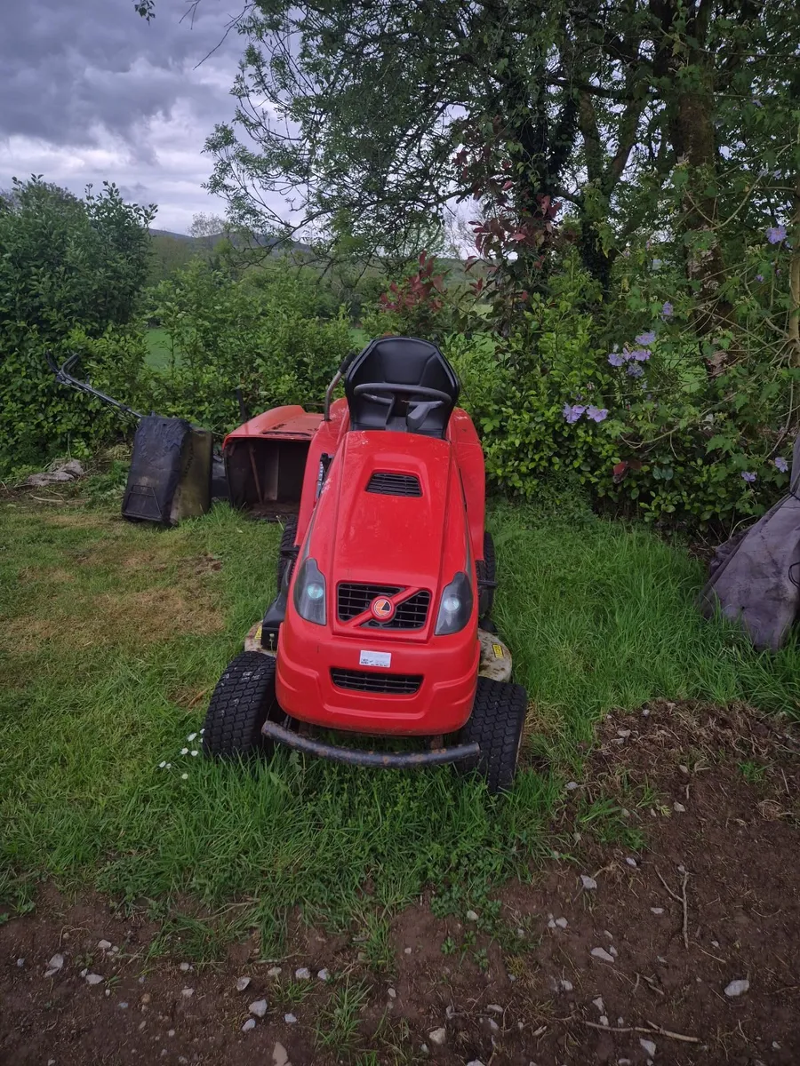 Ride on lawn mower - Image 1