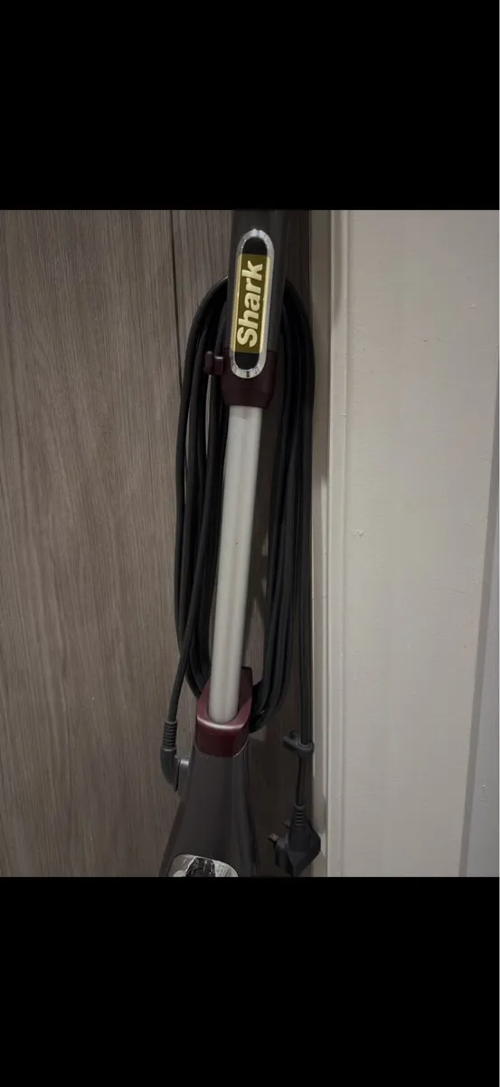 Shark Klik n' Flip Automatic Steam Mop - Image 2