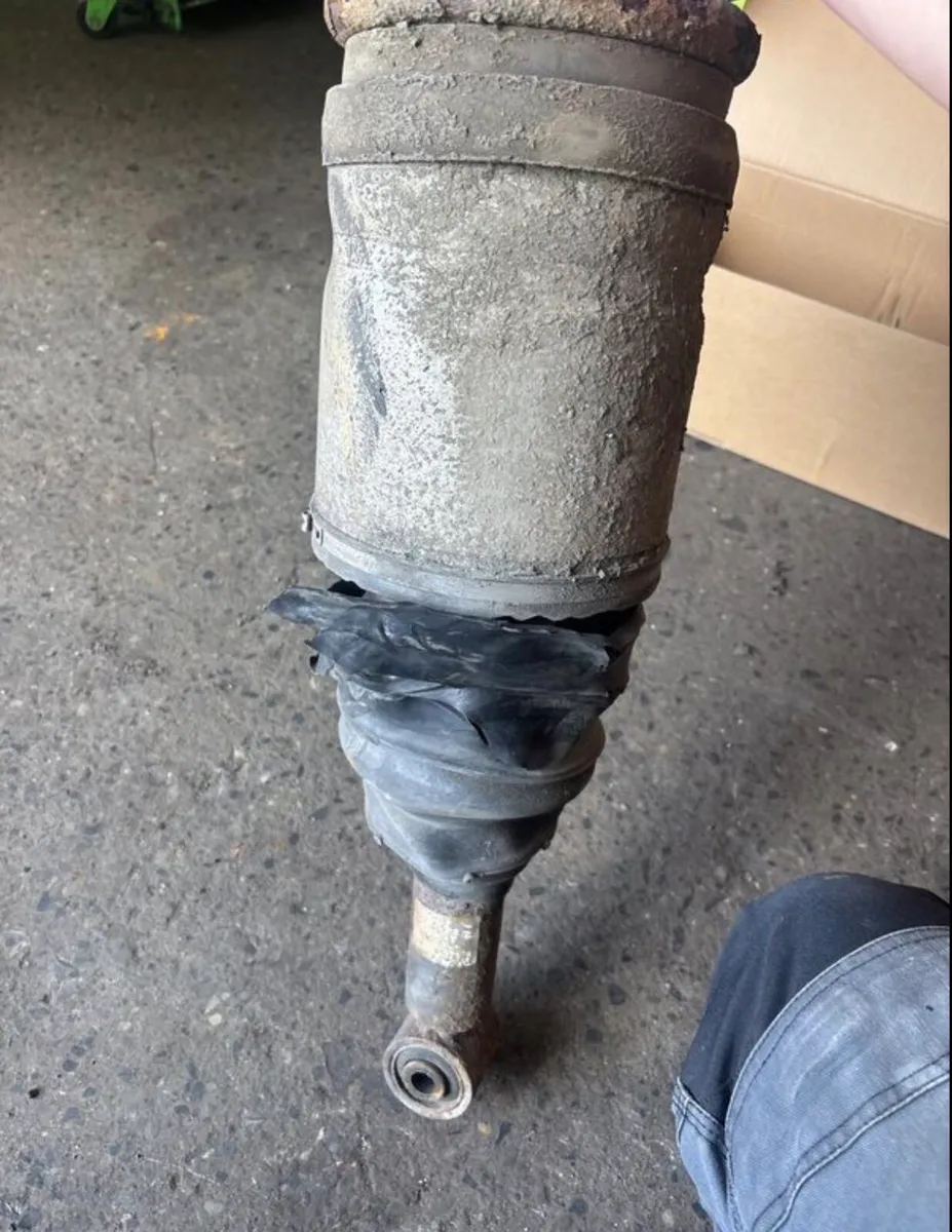 Rear air suspension Discovery 3 air strut - Image 3