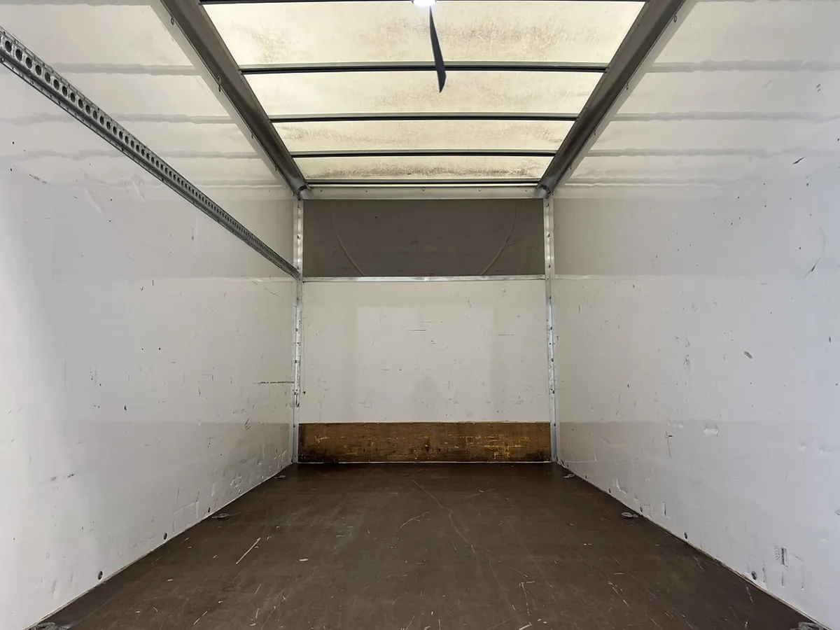 2023 Iveco Daily Luton Box Van - Image 2
