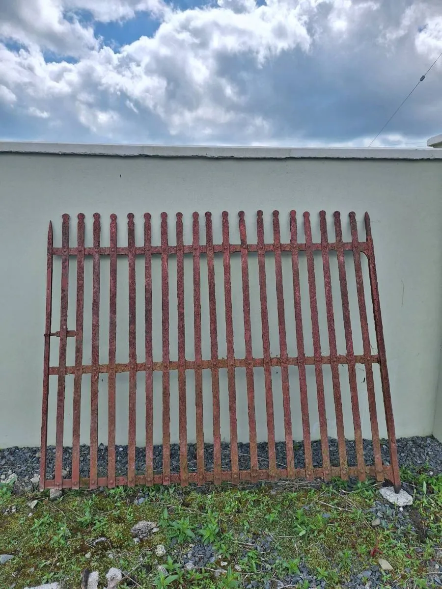 Antique gates & hangers - Image 1