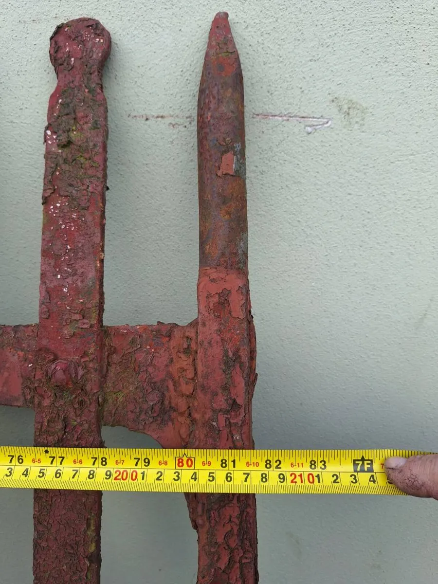 Antique gates & hangers - Image 2