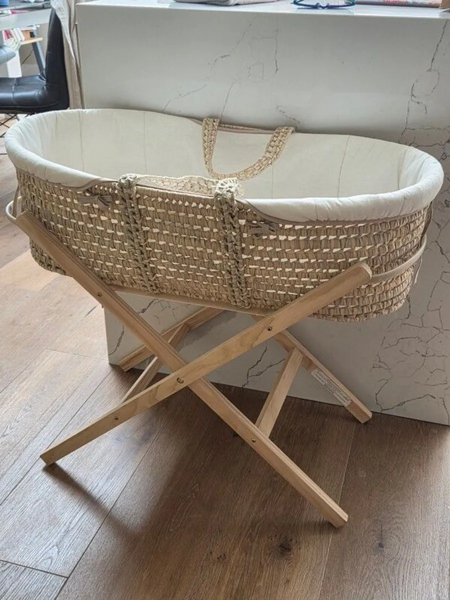 Baby bassinet - Image 1