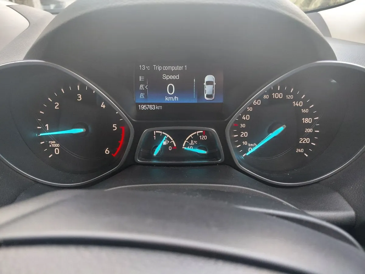 Ford Kuga 2019 4 Seats Commercial - Image 4