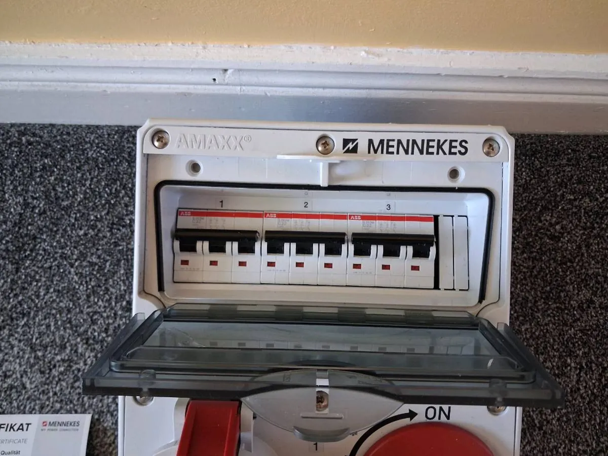 Postage - Mennekes - 948033 AMAXX IP44 Triple Wall - Image 3
