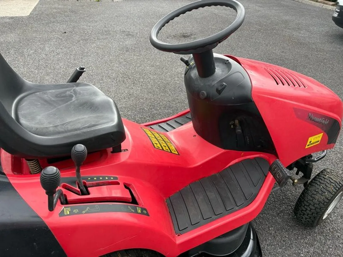 Mountfield Ride on lawnmower - Image 3