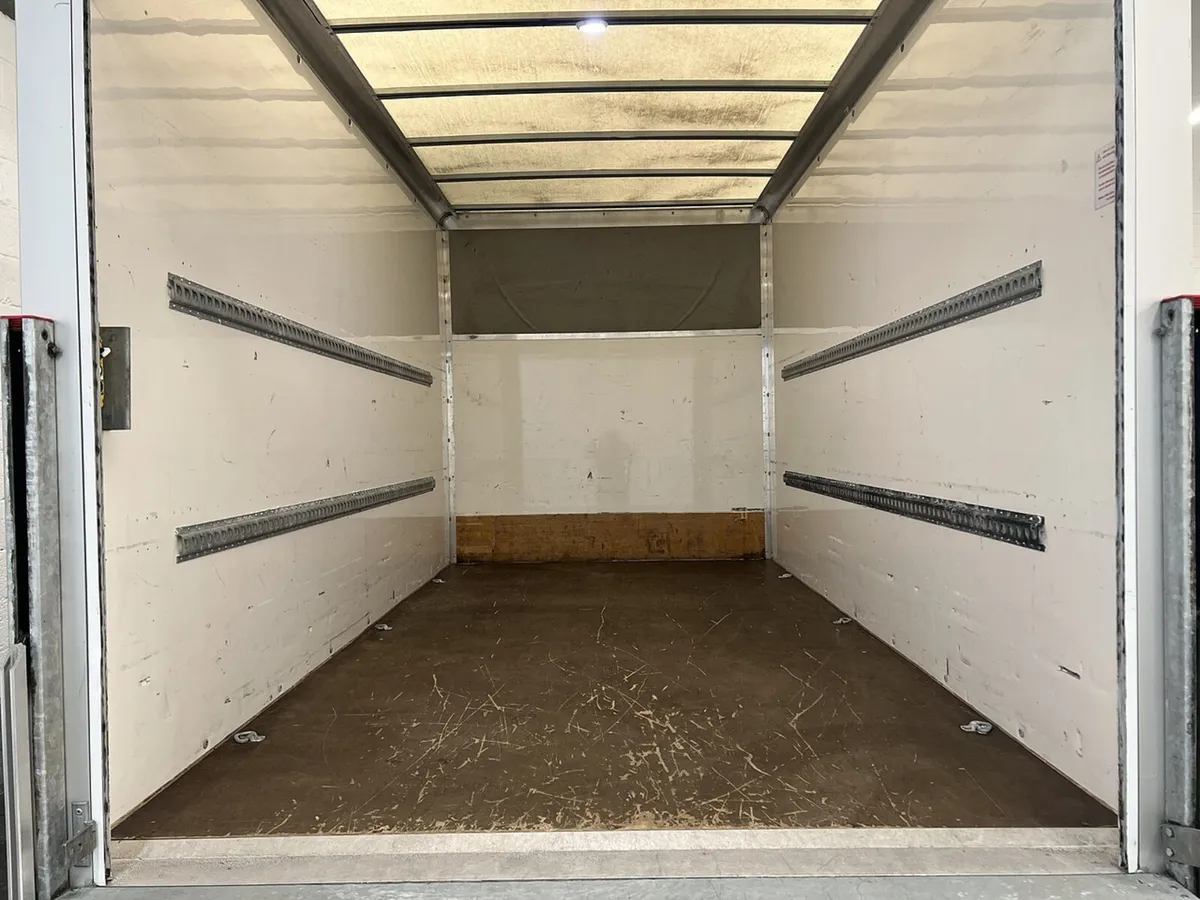 2023 Iveco Daily Luton Box Van - Image 2
