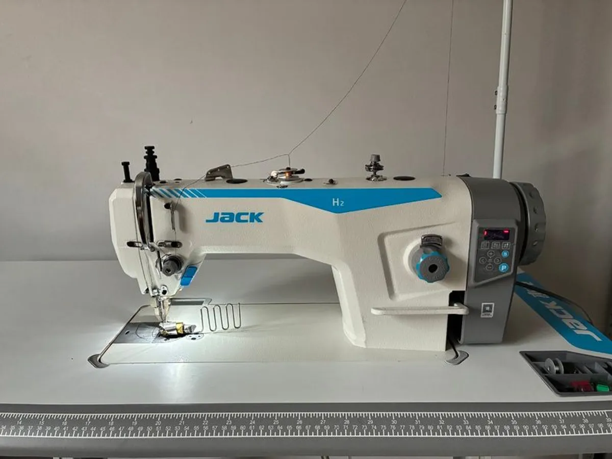 sewing machine - Image 2