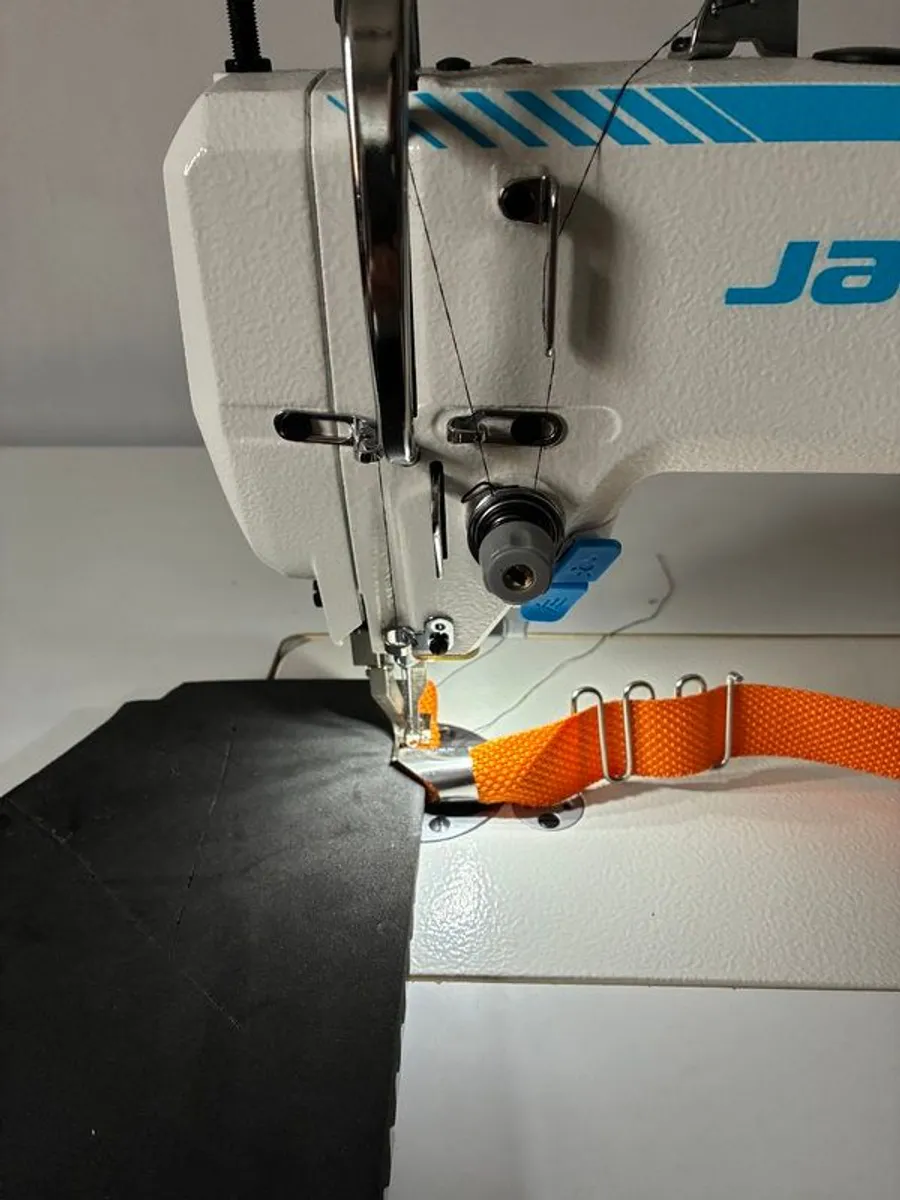 sewing machine - Image 4