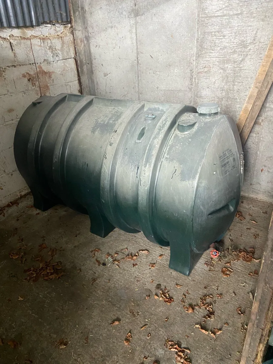 Oil tank - Image 1