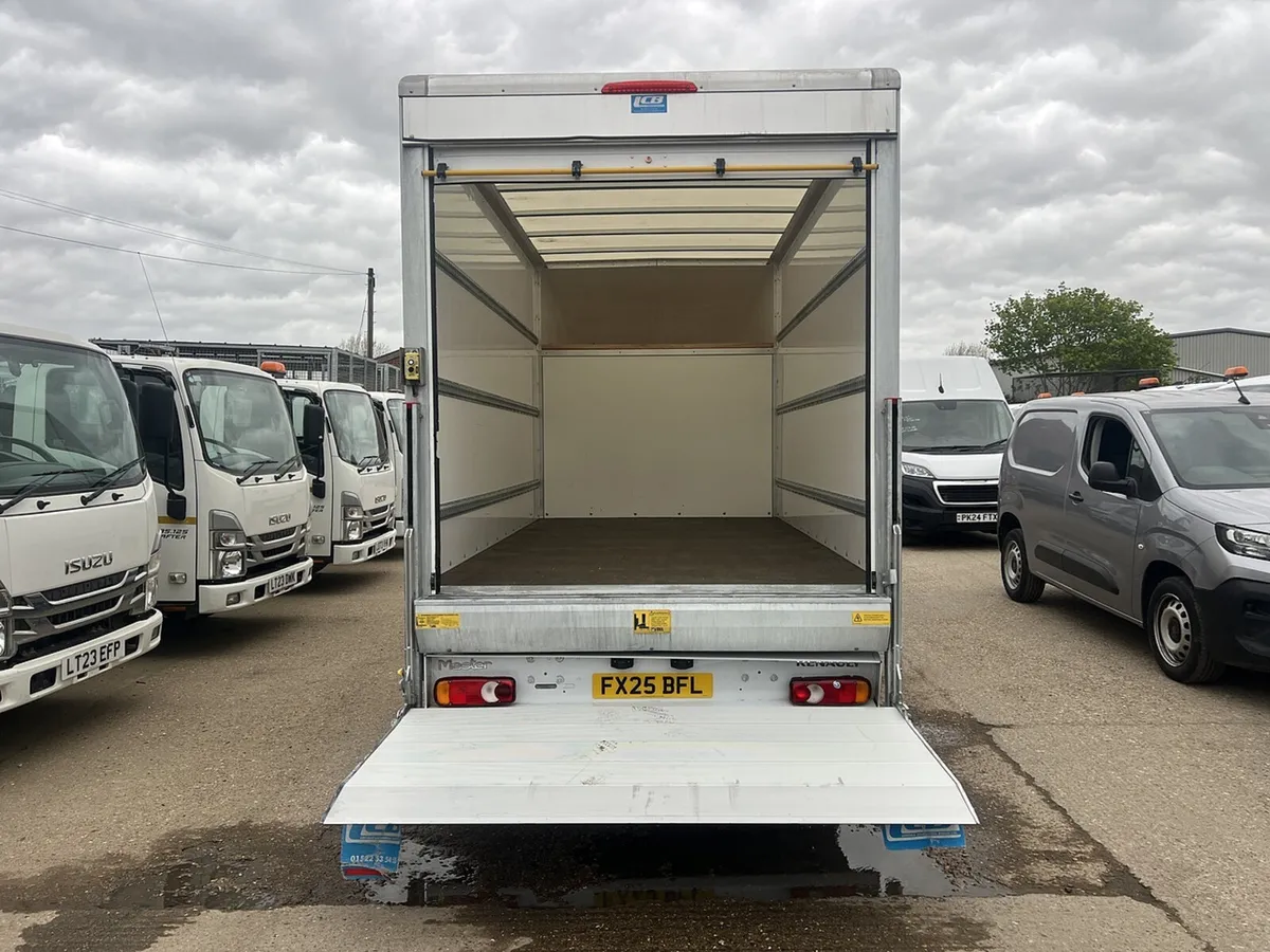 2025 Renault Master Luton Box Van - Image 3