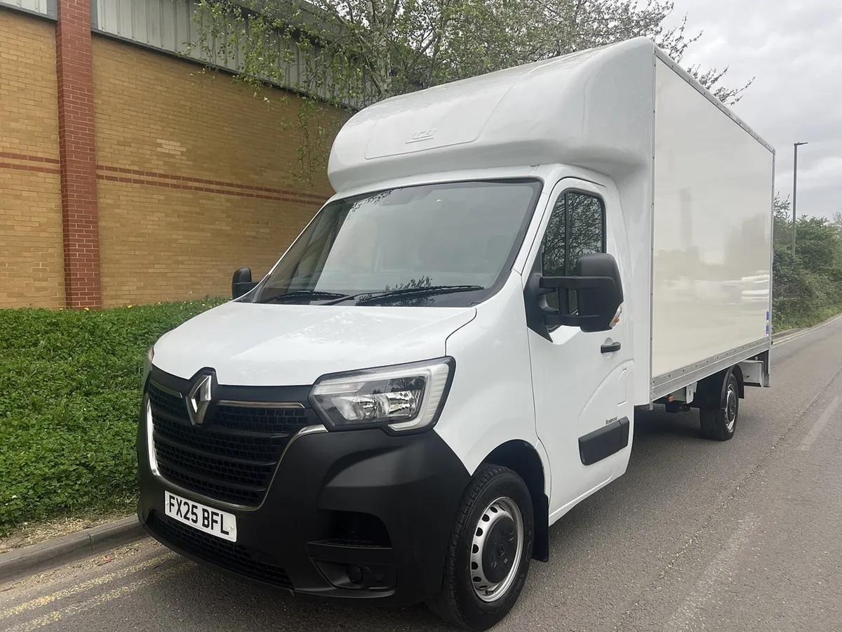 2025 Renault Master Luton Box Van - Image 4