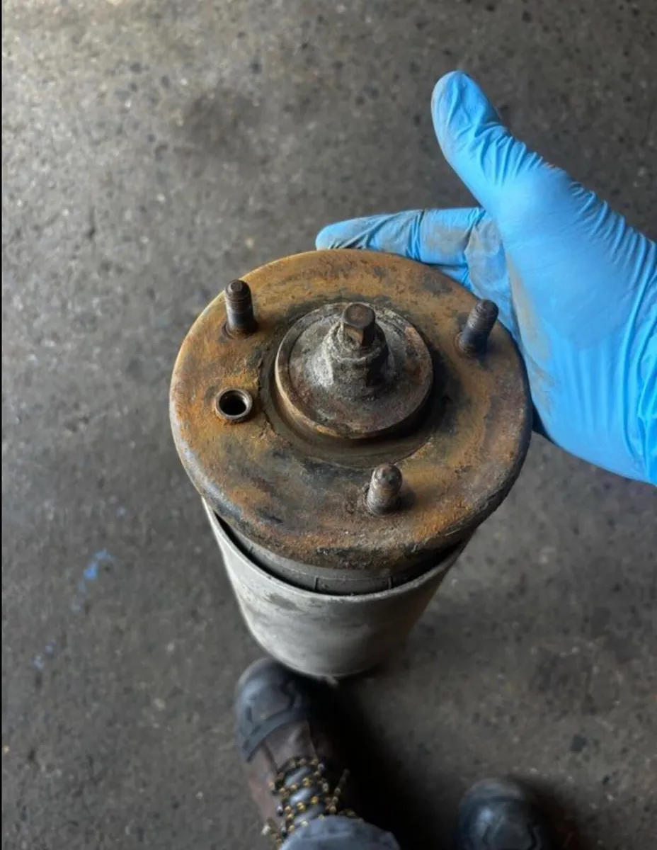 Discovery 3 Front Air suspension air strut - Image 1