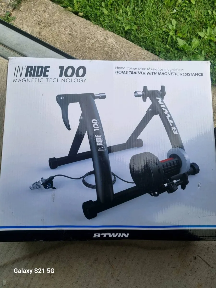 Bike and training frame - Image 1