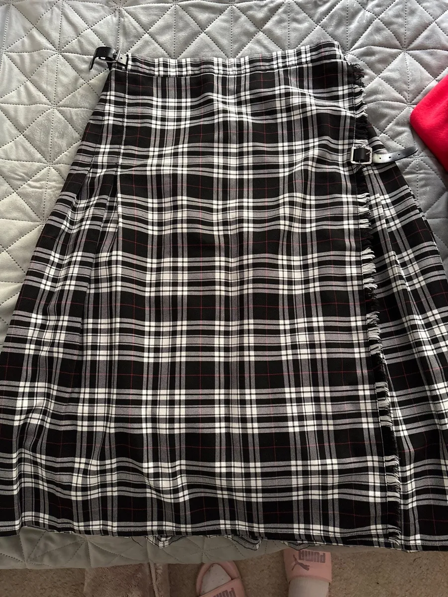 Luttrelstown school uniform - Image 1