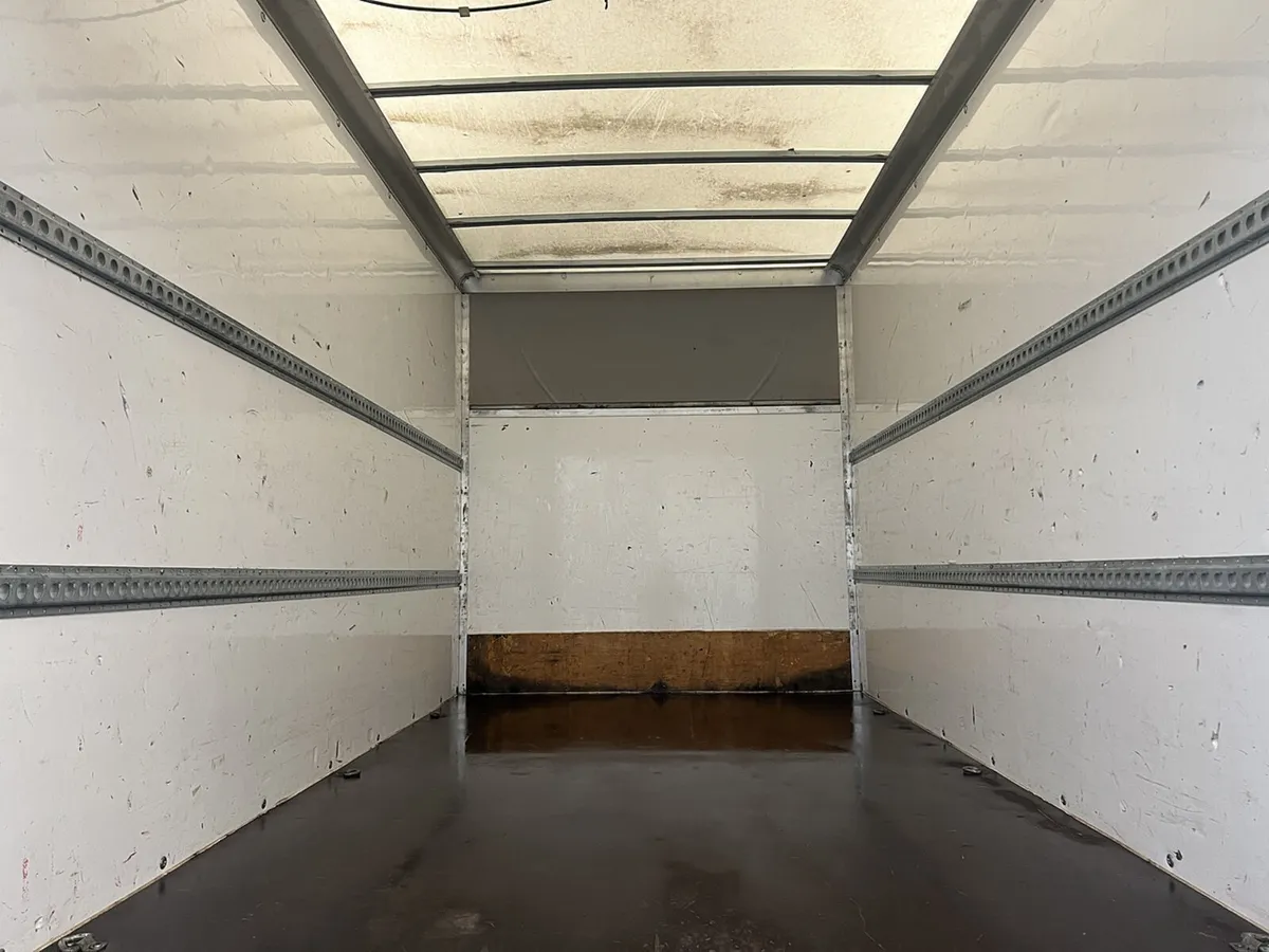 2023 Iveco Daily Luton Box Van - Image 2