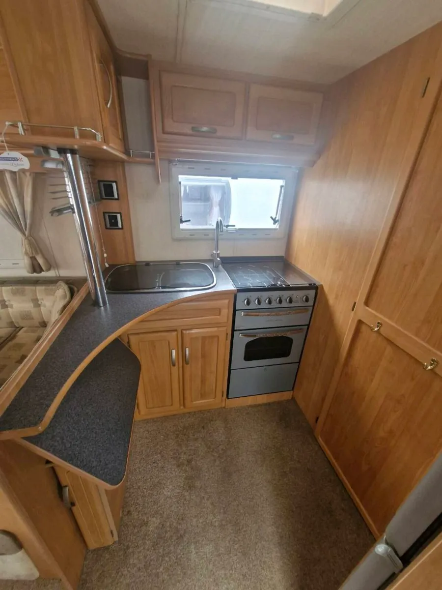 Fleetwood heritage 4 berth family caravan - Image 4