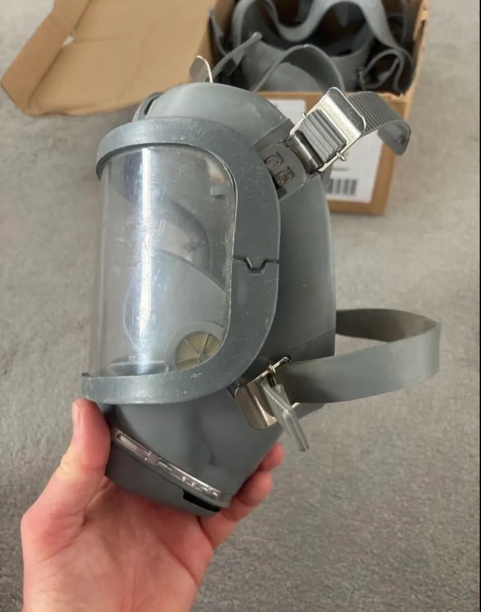 Scott Sari Full face mask for CBRN protection used - Image 3