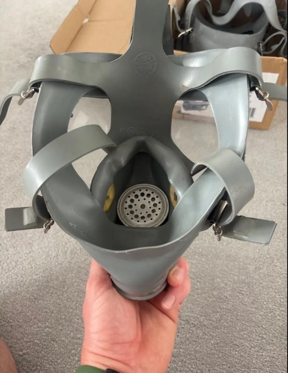 Scott Sari Full face mask for CBRN protection used - Image 4