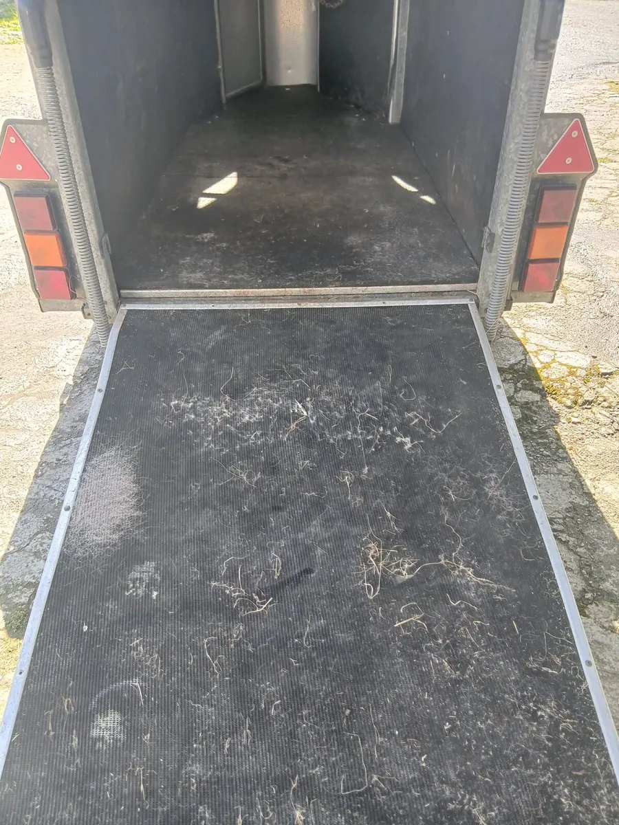 Ifor Williams 401 box with front unload... - Image 4