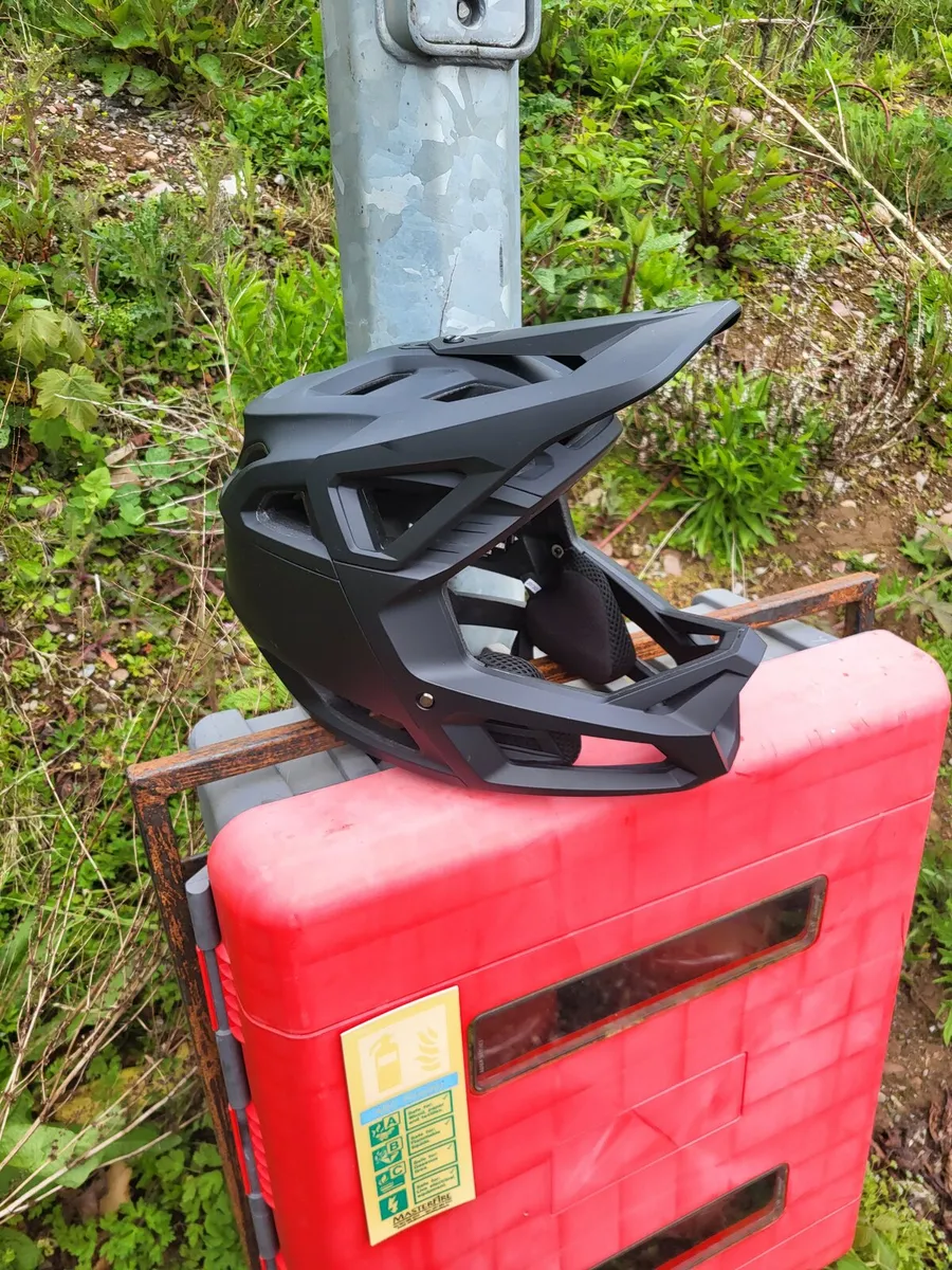Fox helmet - Image 1