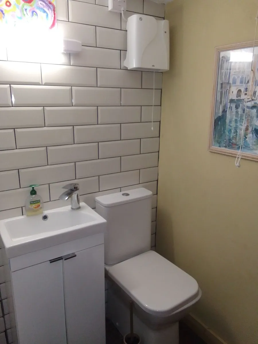 Guest accommodation for Solo traveller - Image 2