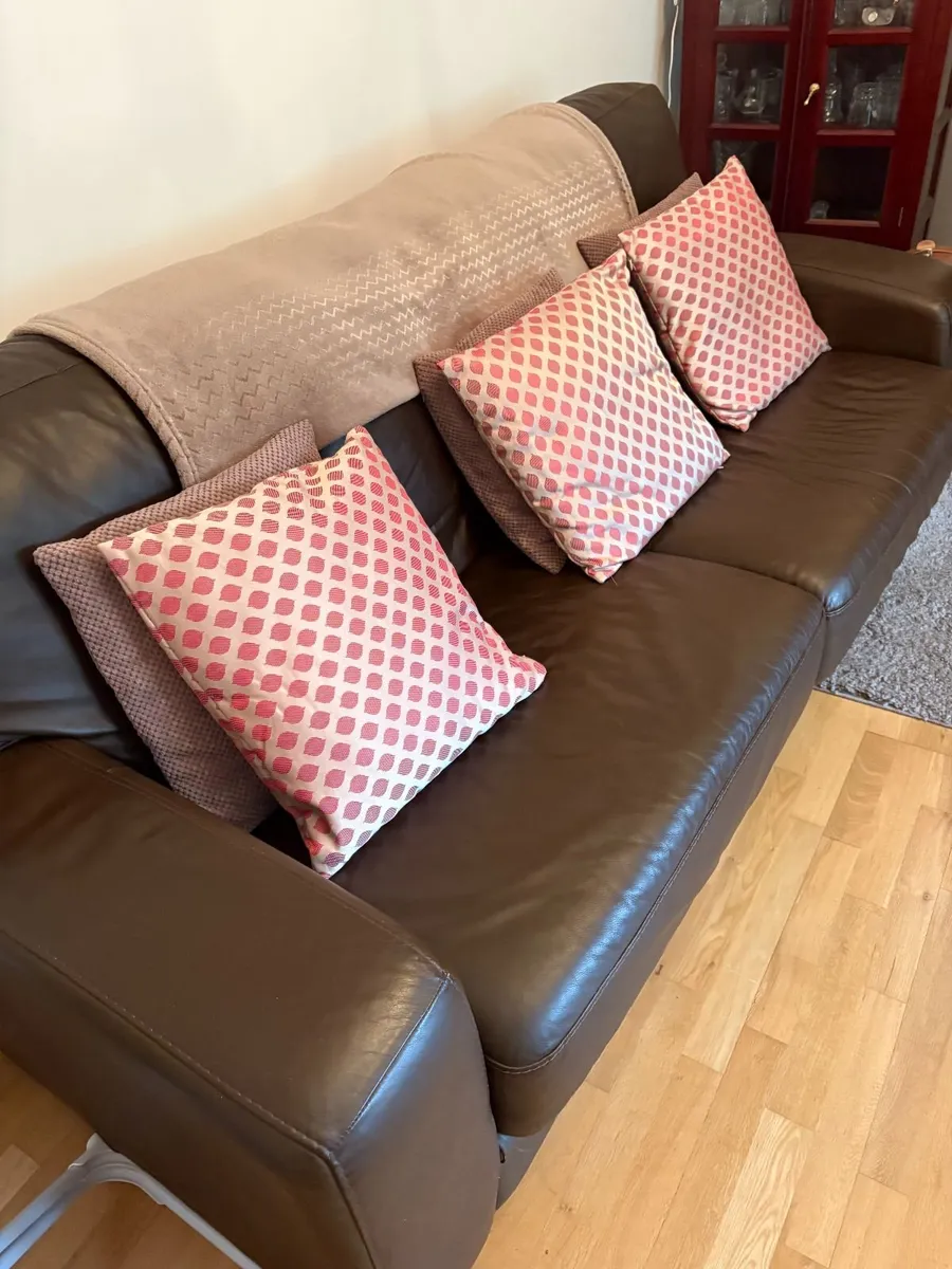 Leather Suite - Image 3