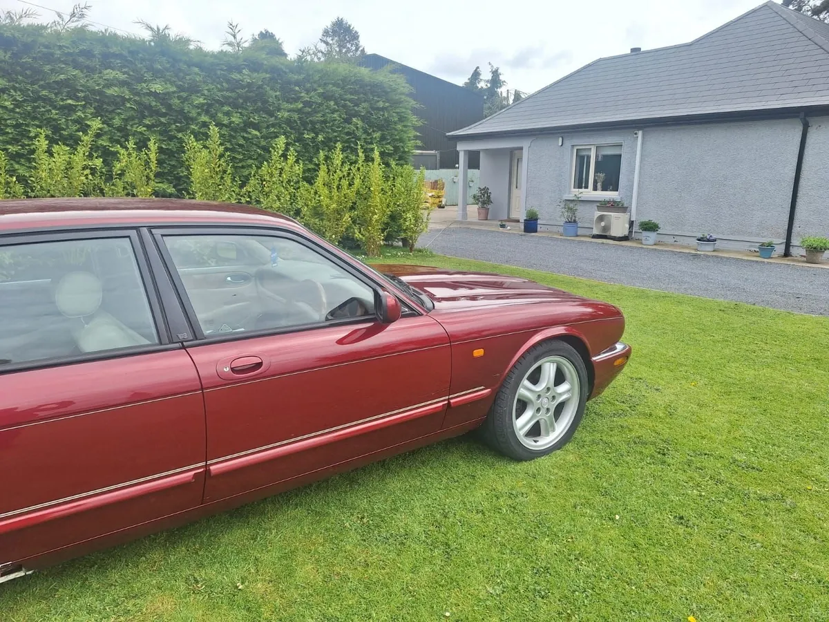 Jaguar XJ 1998 - Image 2