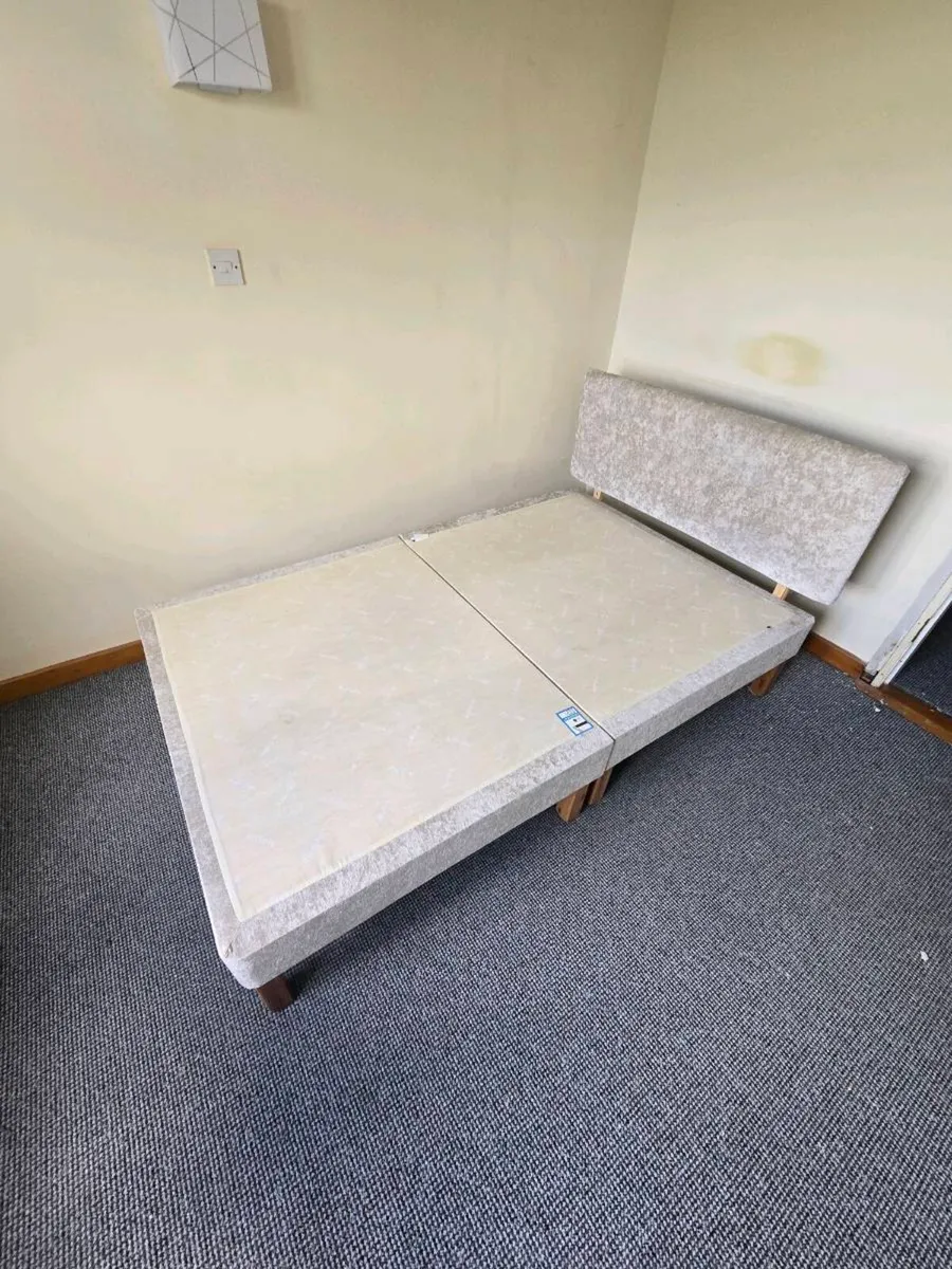 4 foot bed with mattress and head board - Image 1