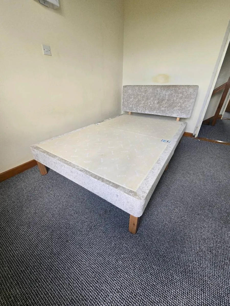 4 foot bed with mattress and head board - Image 2