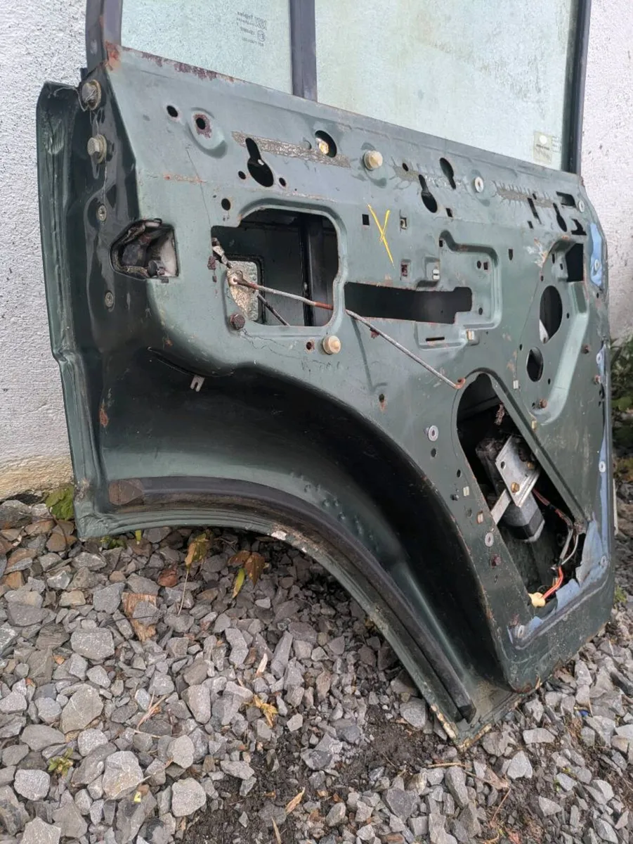 Range Rover Classic left rear door + Jaguar seats - Image 3