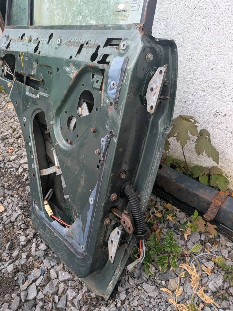 Range Rover Classic left rear door + Jaguar seats - Image 4