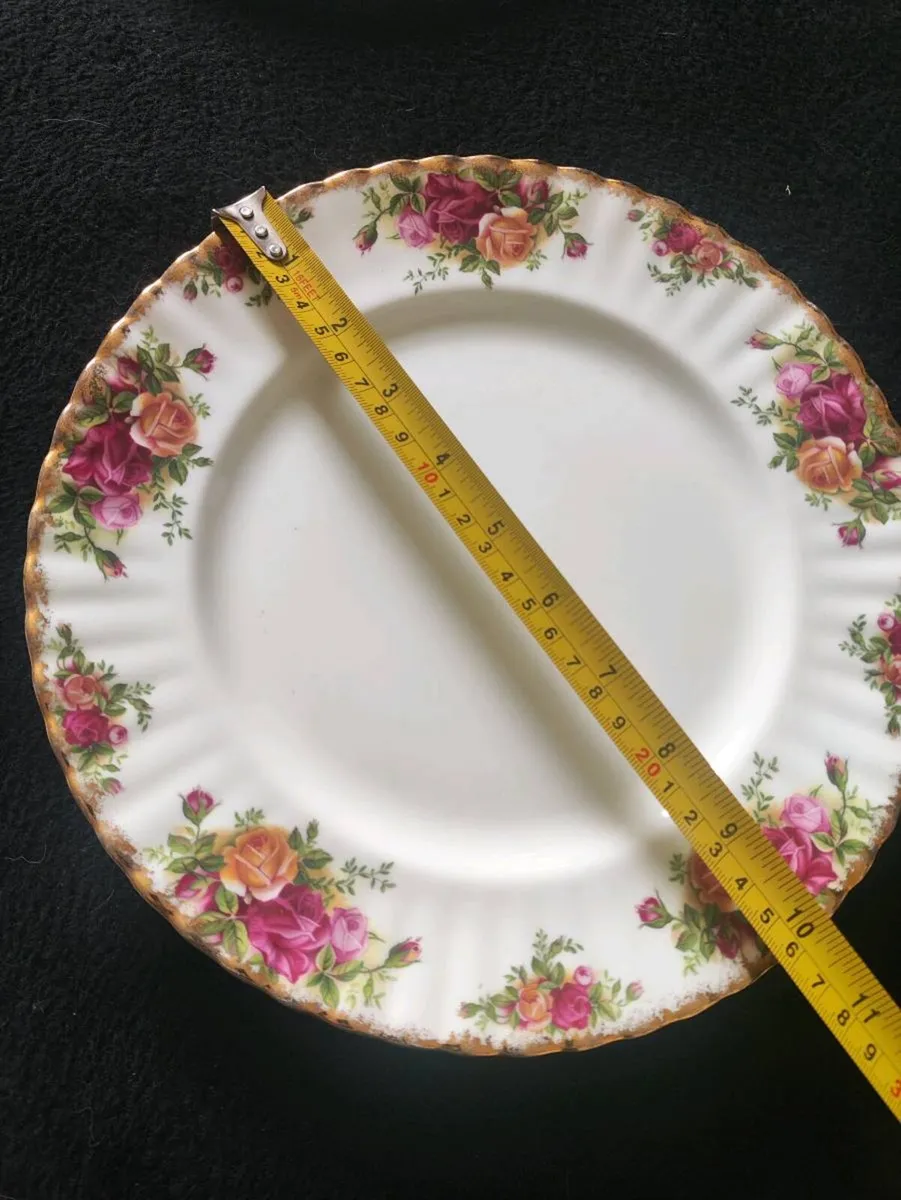 Royal Albert Country Rose Dinner Plates - Image 2
