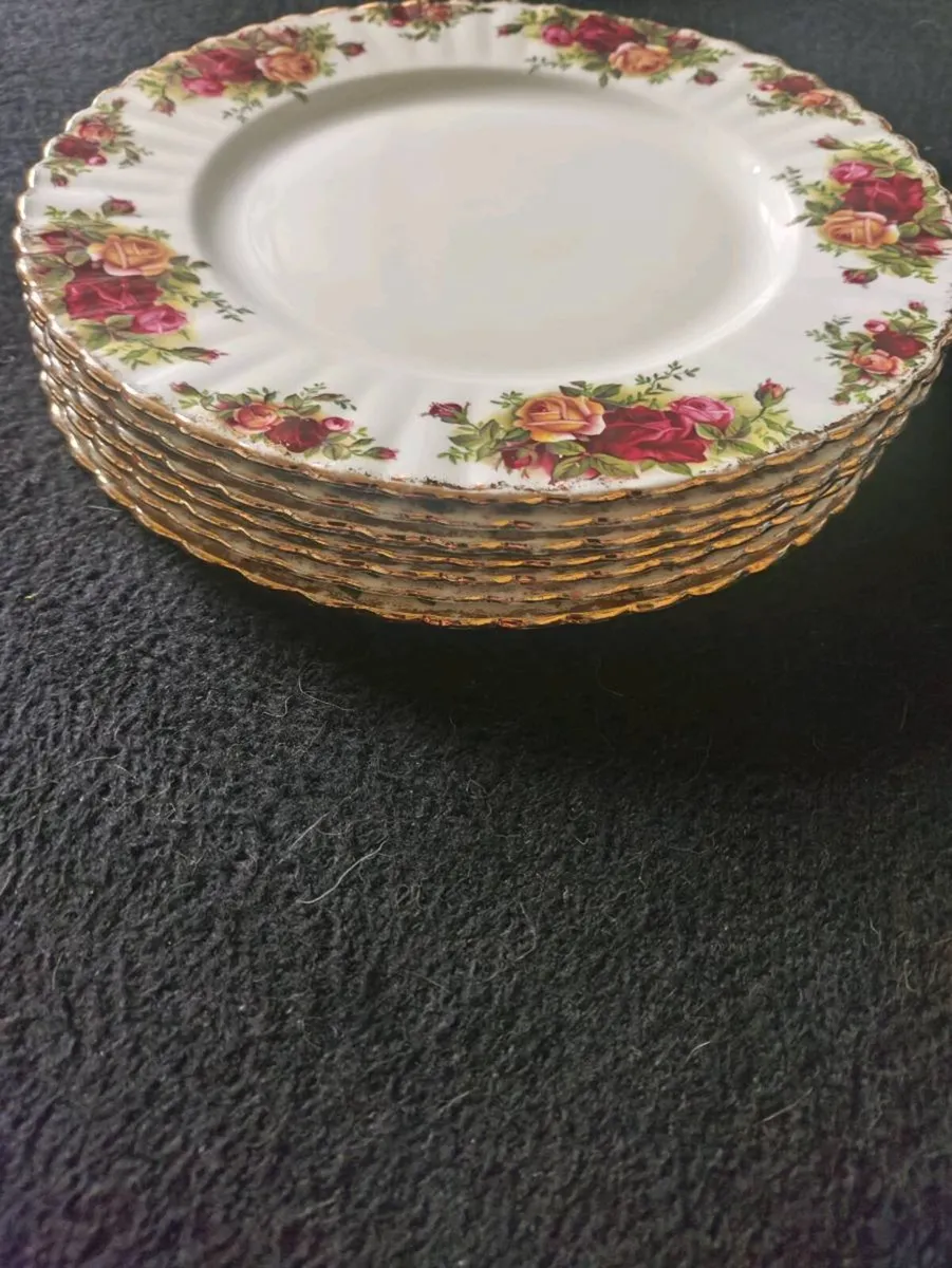Royal Albert Country Rose Dinner Plates - Image 2