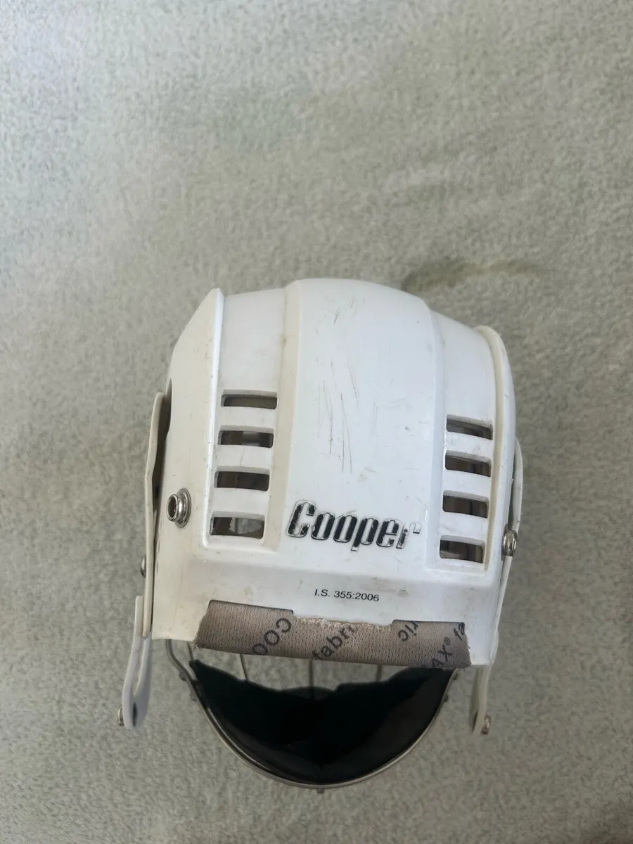 White Sk109 helmet - Image 3
