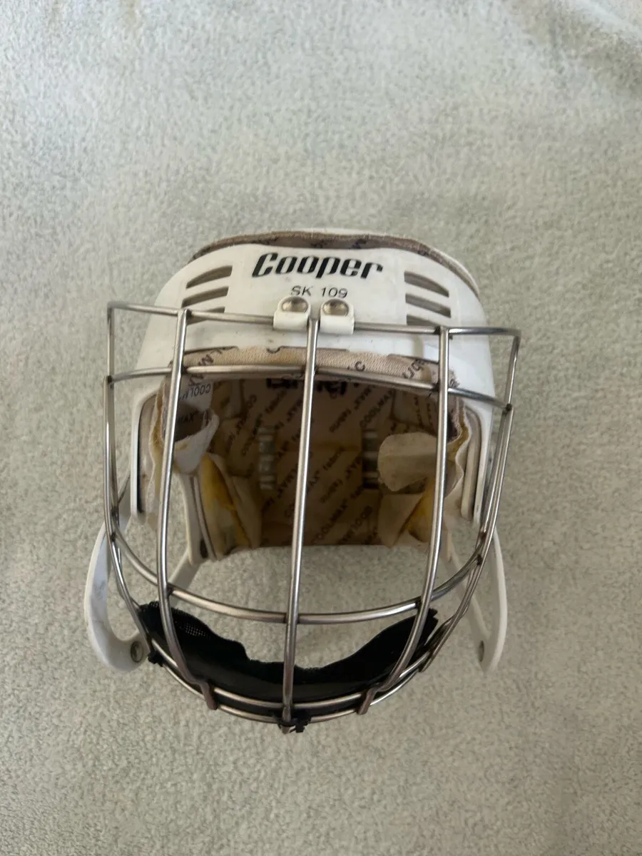White Sk109 helmet - Image 4