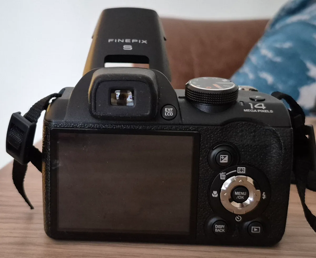 Fujifilm FinePix S3300 Digital Camera - Image 4