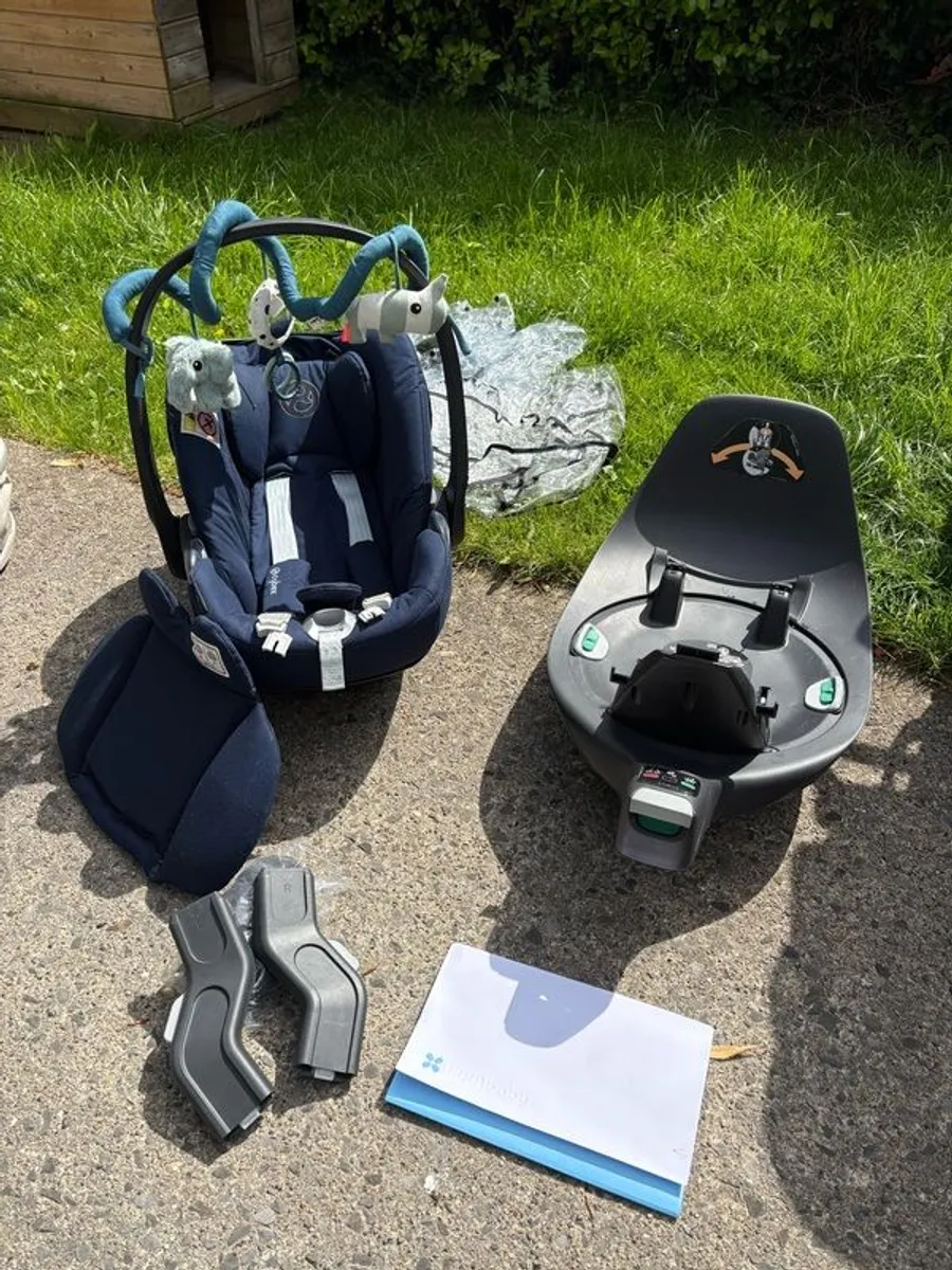 Uppa Baby complete travel system. Car Seat with ISO fix base 2022 - Image 2