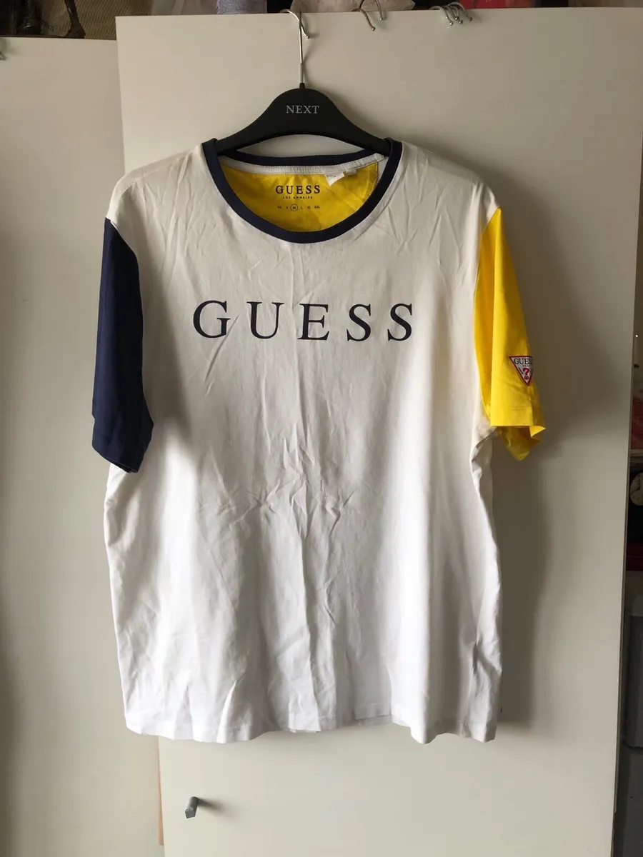 Mens Guess teeshirt size M €20 - Image 1