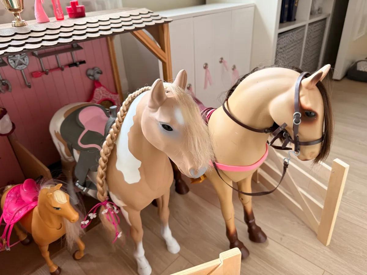 Our Generation Doll, Stable and horses bundle - Image 3