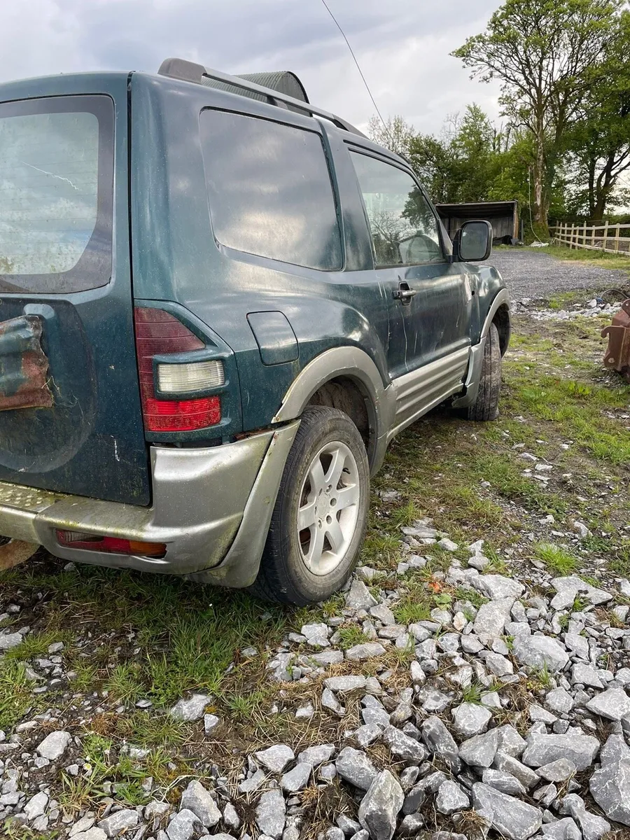 00 Mitsubishi Pajero - Image 2